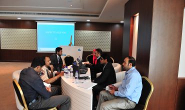 du Offers UAE SMEs Face to Face Advice at Business Help Roadshow
